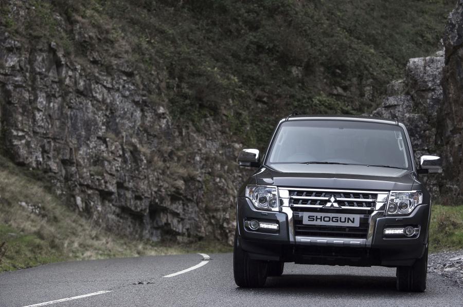  Mitsubishi Shogun SWB Barbarian 2015 года  (фото 13 из 22)